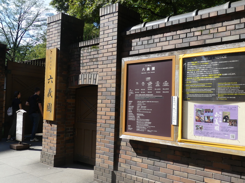 建物の壁に貼られたポスター
AI 生成コンテンツは誤りを含む可能性があります。